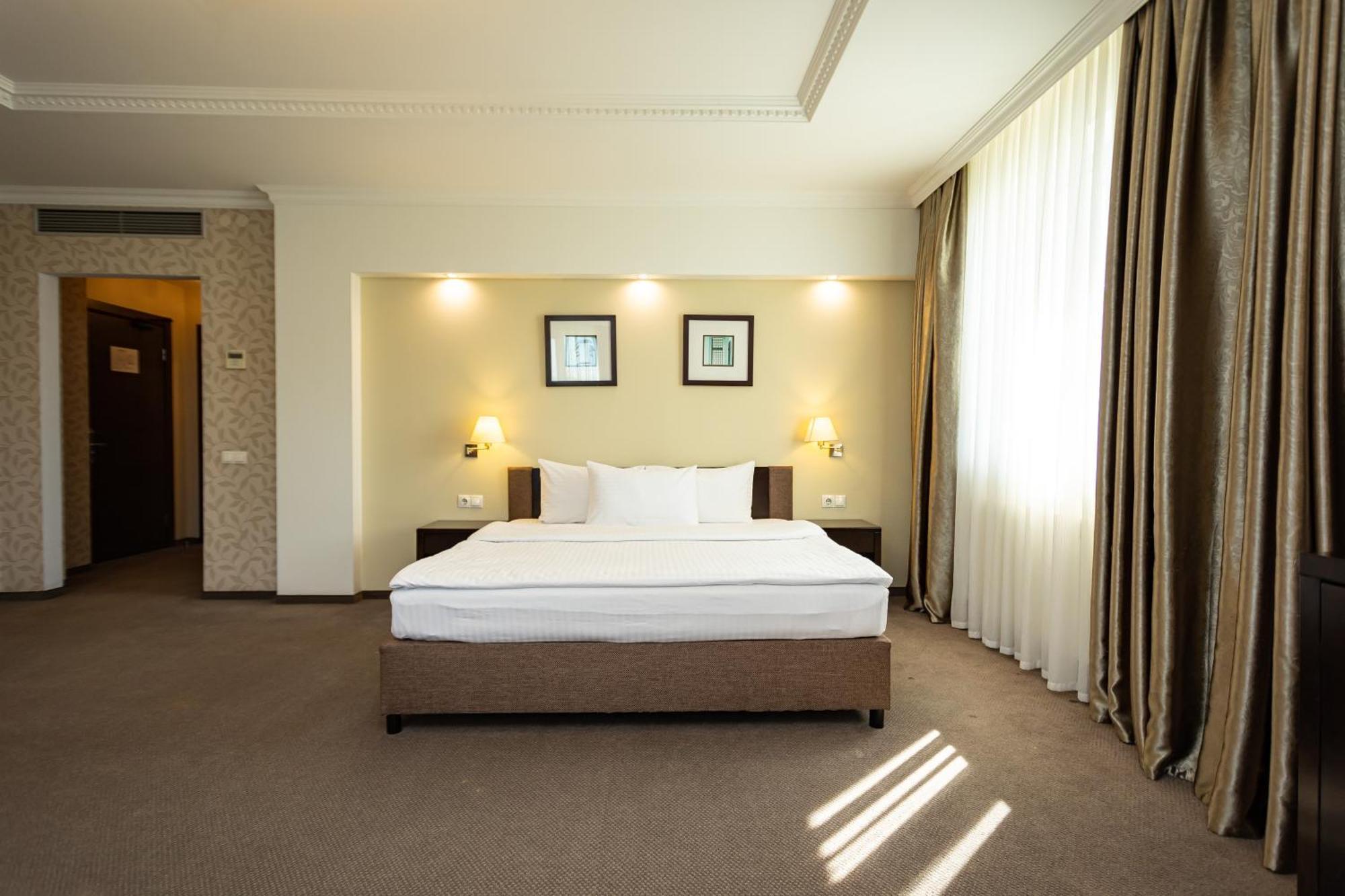 Riverside- Hotel And Mice Чернигов Экстерьер фото
